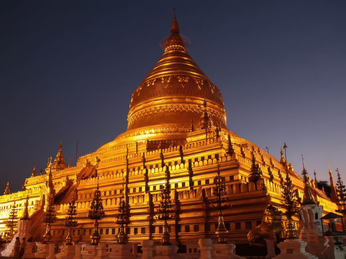 Voici Shwezigon à Bagan au Myanmar (Ex Birmanie). Recouverte de feuille d'or...