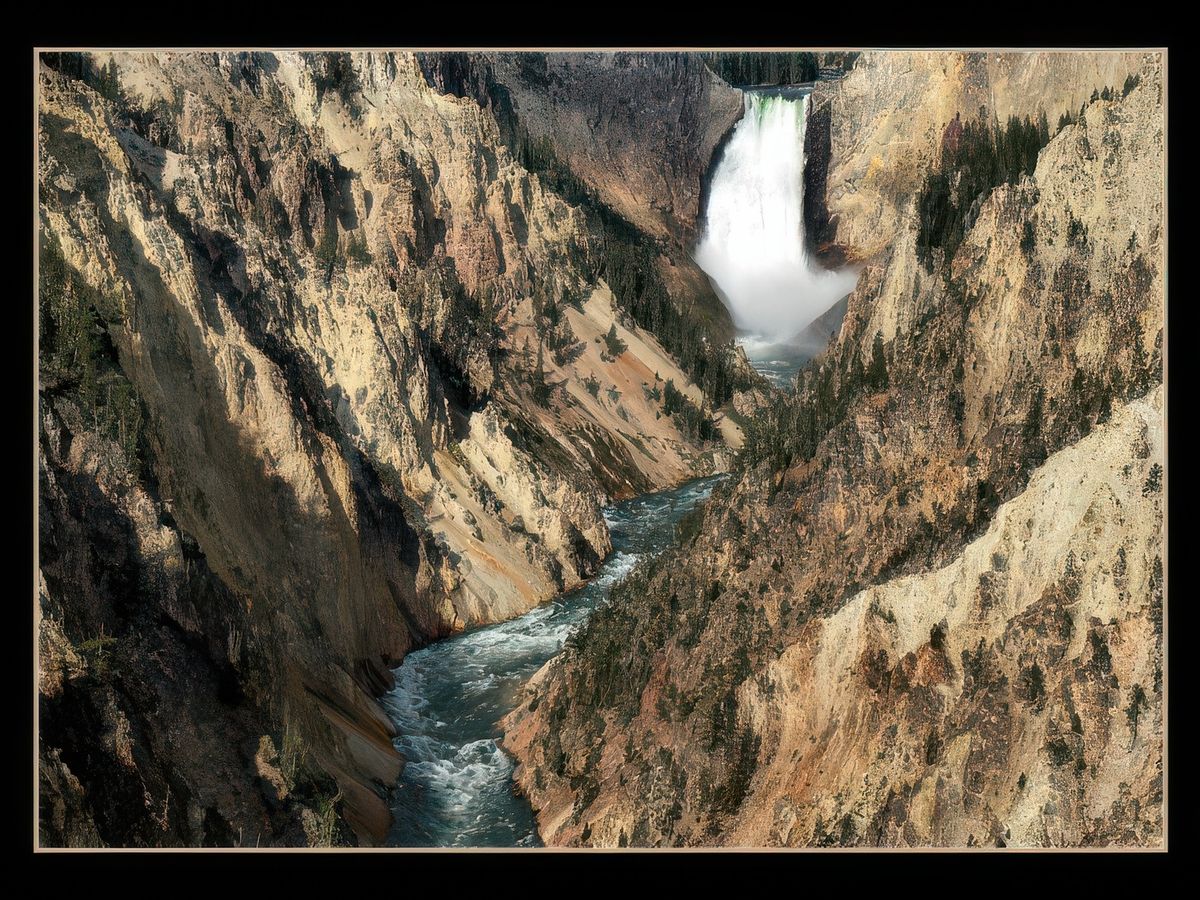 Les Lower Falls du Canyon de Yellowstone