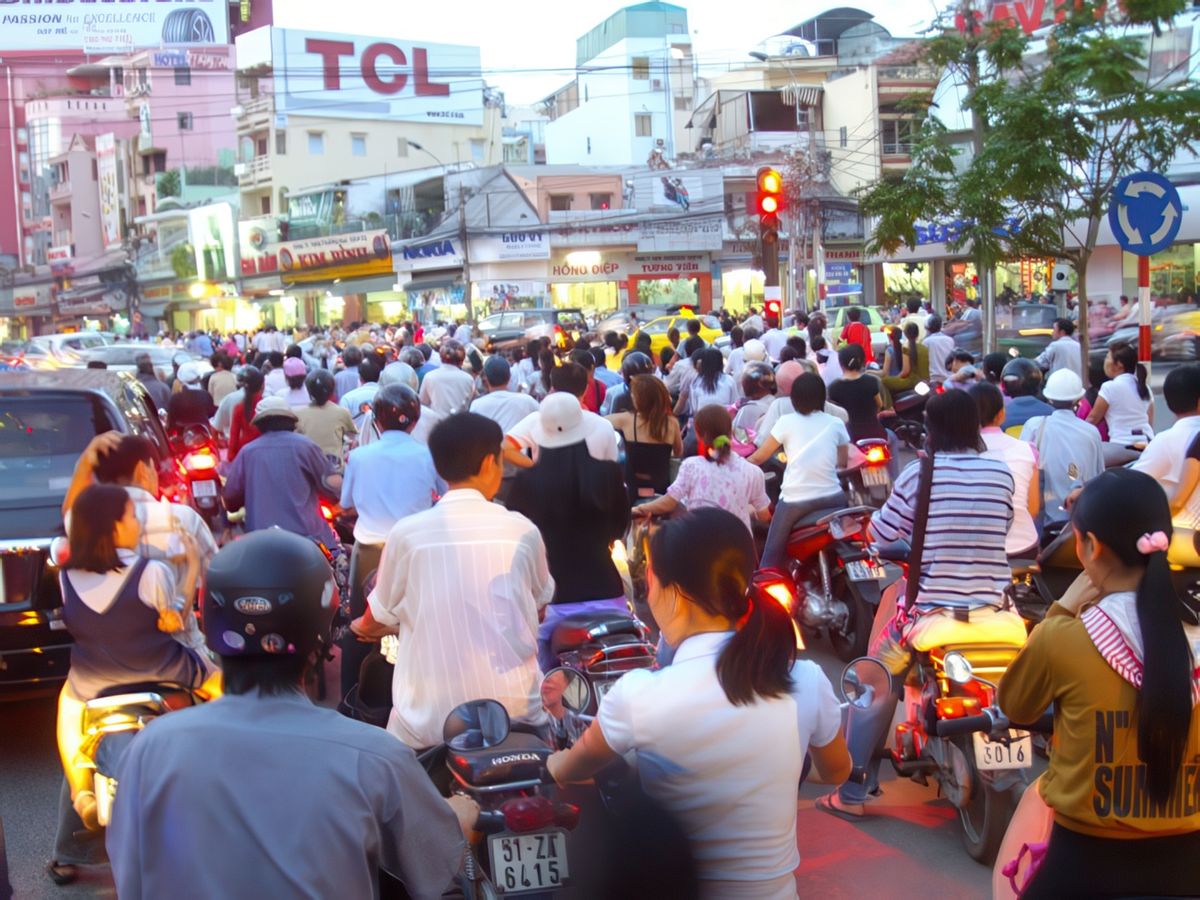 8 millions habitants, 7 millions de motos...