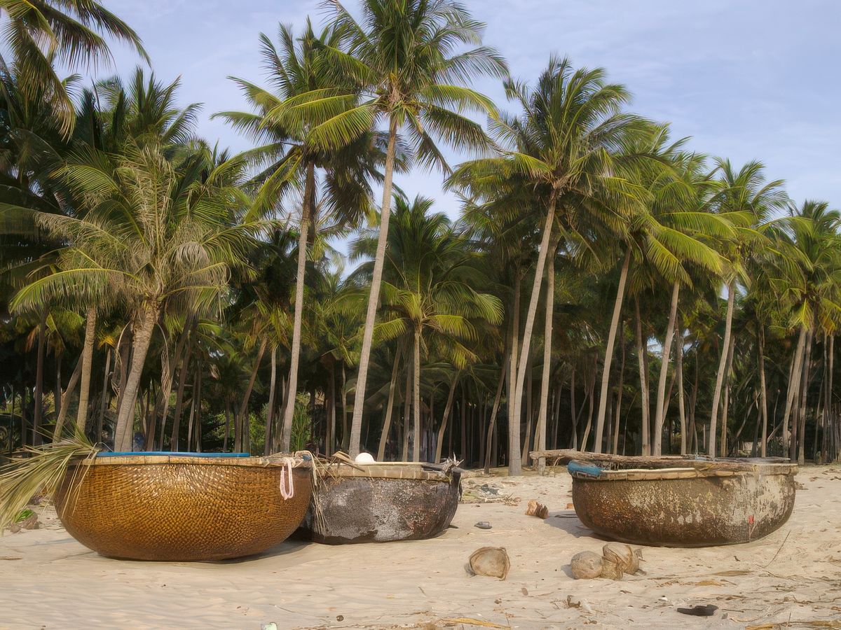 Petits bateaux sur les plages de Mui Ne