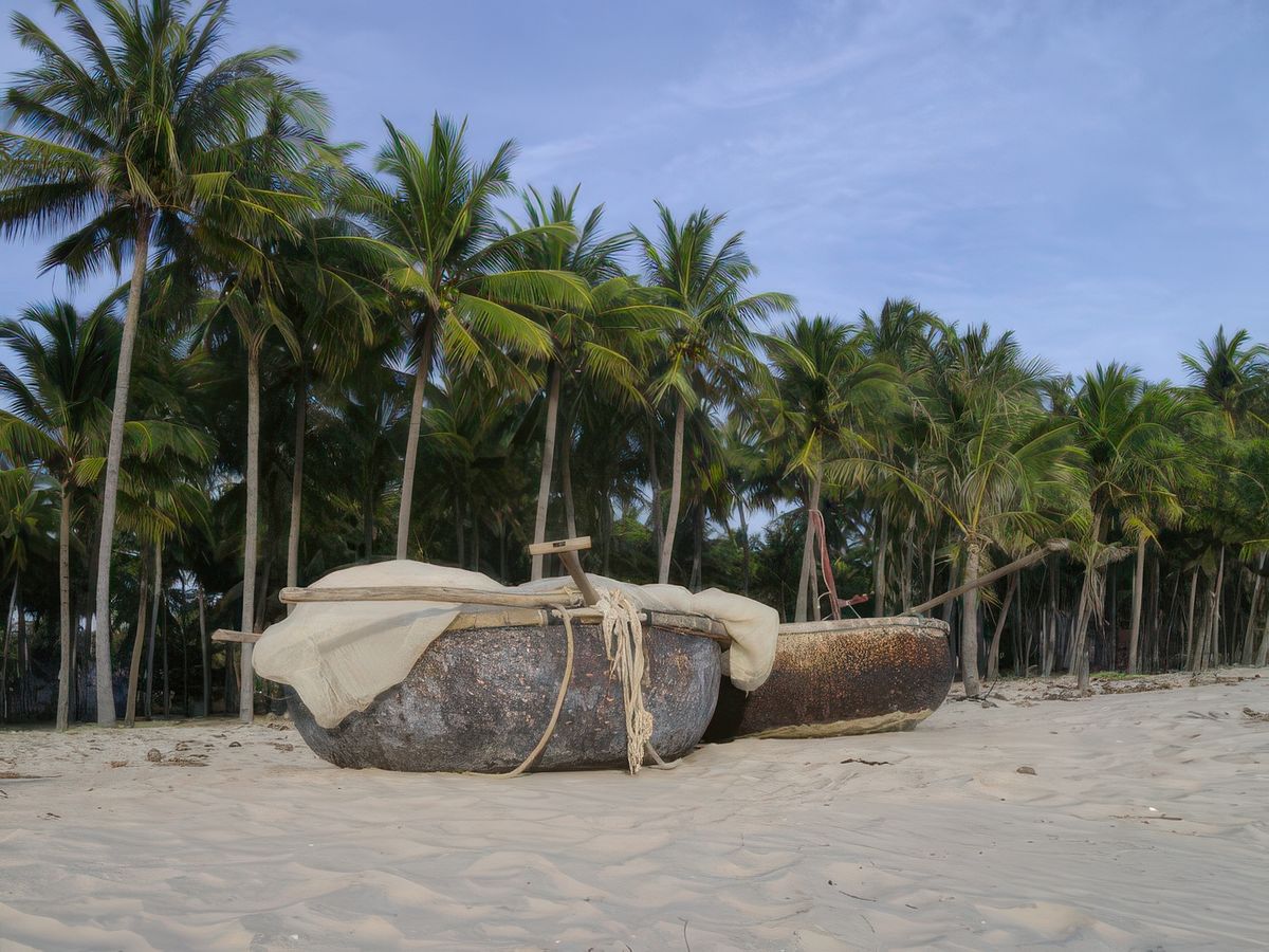 Petits bateaux sur les plages de Mui Ne
