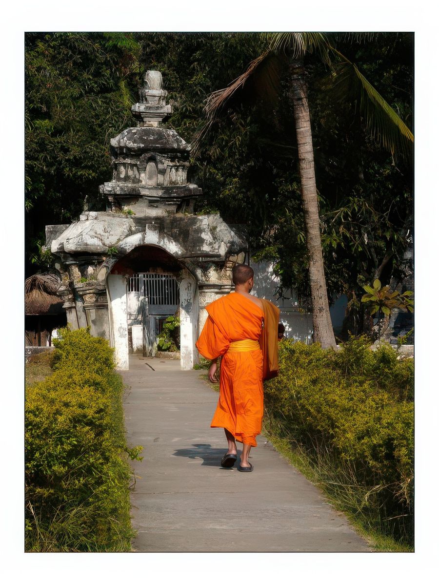 Beaucoup de temples sont occupés par les moines, dont celui-ci. Une grande intensité religieuse règne à Luang Prabang.