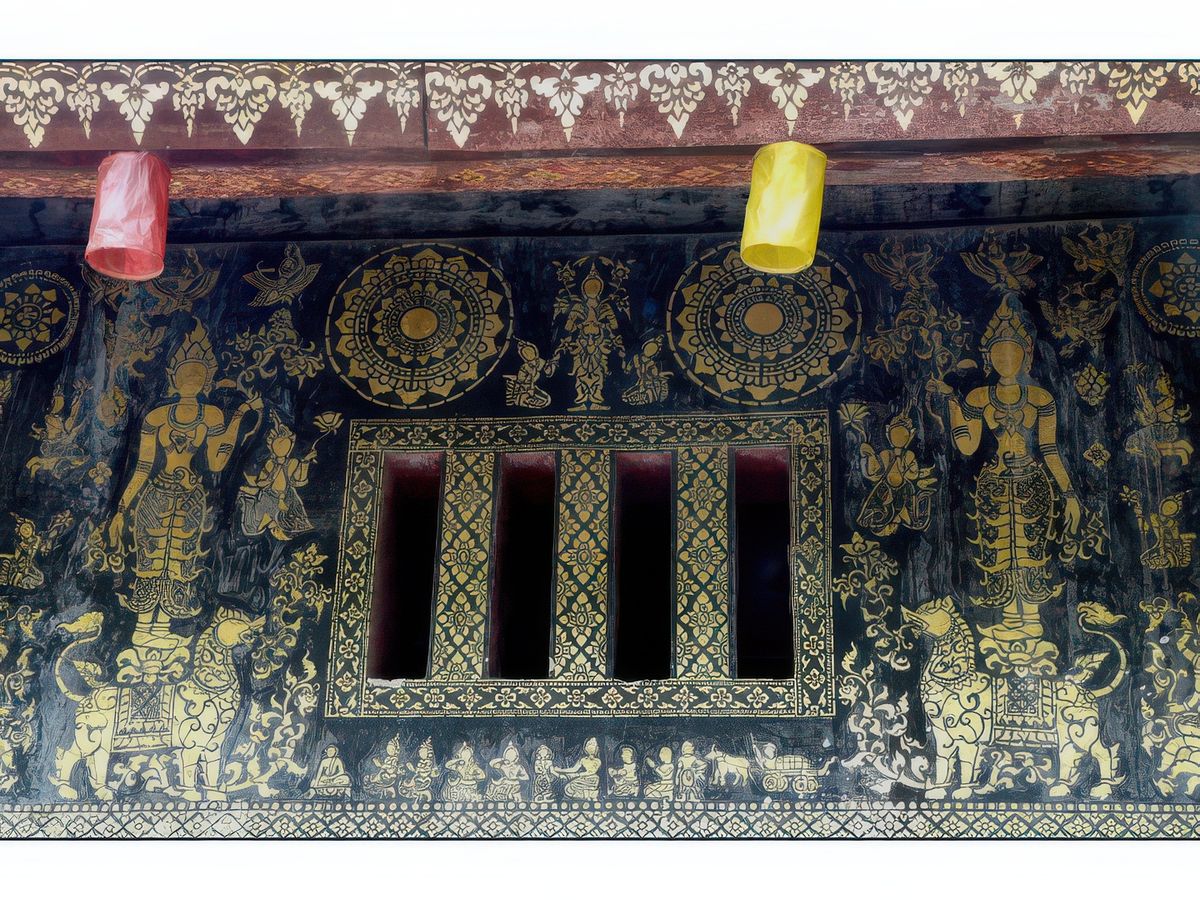 Détail d'une des façades extérieures du Vat Xieng Thong.