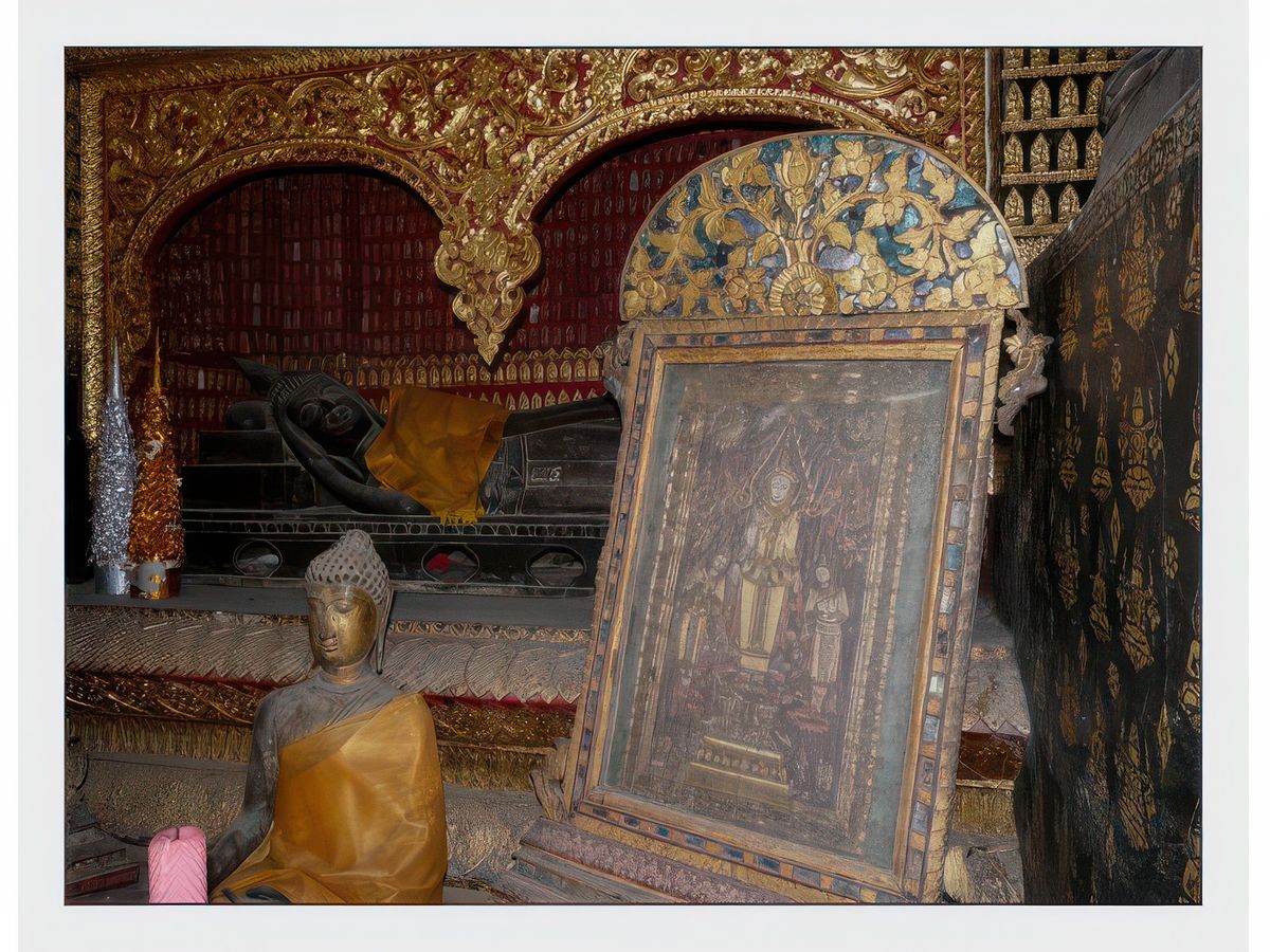 Ce sanctuaire appelé "la chapelle rouge" abrite le Bouddha couché particulièrement rare, il date de la construction du monastère. La statue a été représentée à Paris à l' exposition coloniale de 1931.