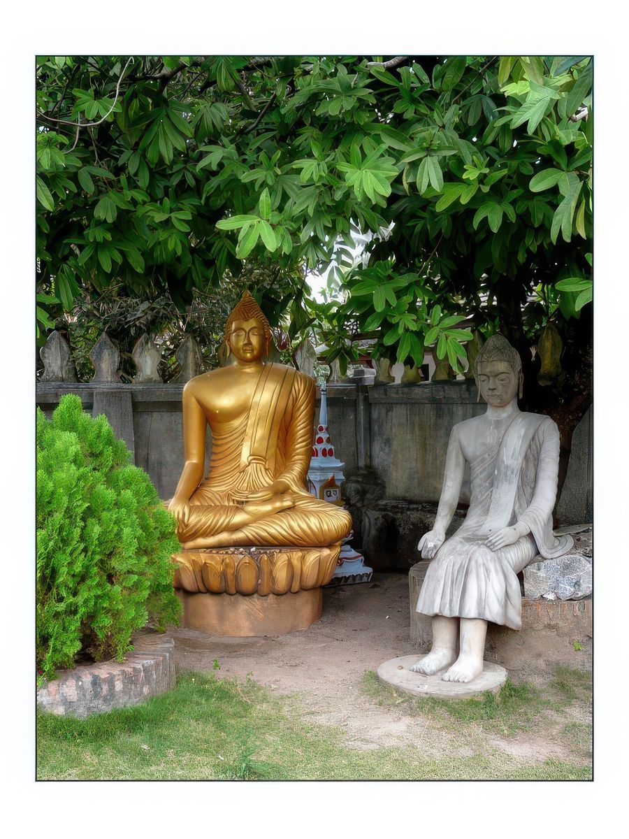 Bouddha dans les jardins du Vat Choum Khong.