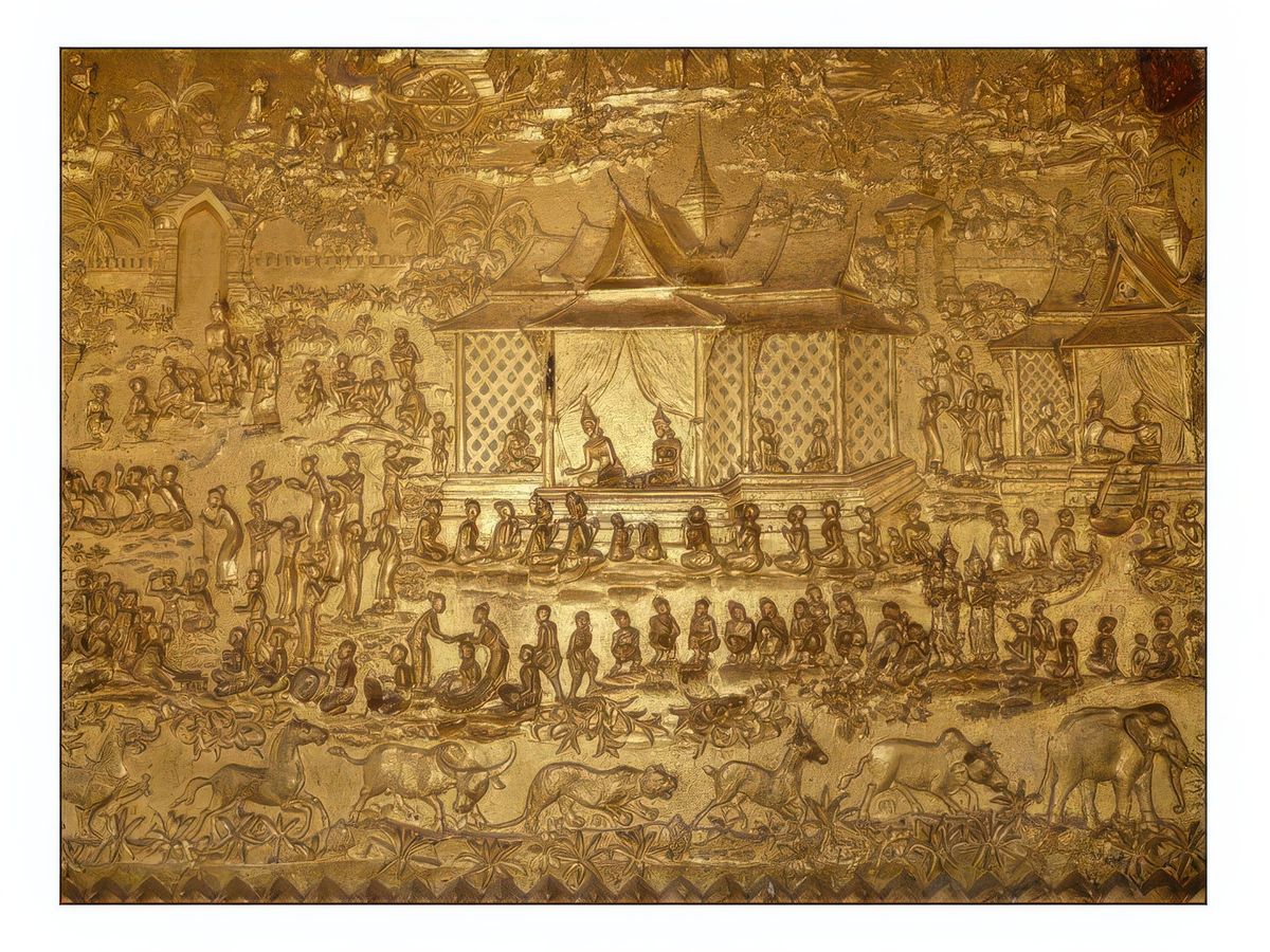Bas-reliefs représentant des scènes de la vie rurale et de la vie quotidienne des Laos. On peut voir les principaux animaux du pays: cerfs, tigres, rhinocéros, éléphants...
