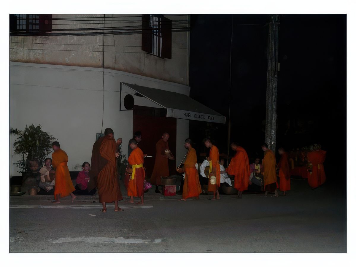 Le rite bouddhique de l'aumône des bonzes est une vivante illustration de la dimension spirituelle de Luang Prabang et du Laos en général.