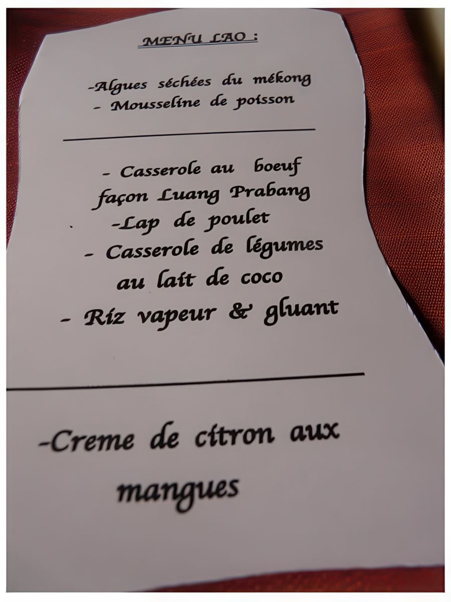 C' est l' heure de passer à table! Déjeuner au restaurant "Couleur Caf" tenu par un français.