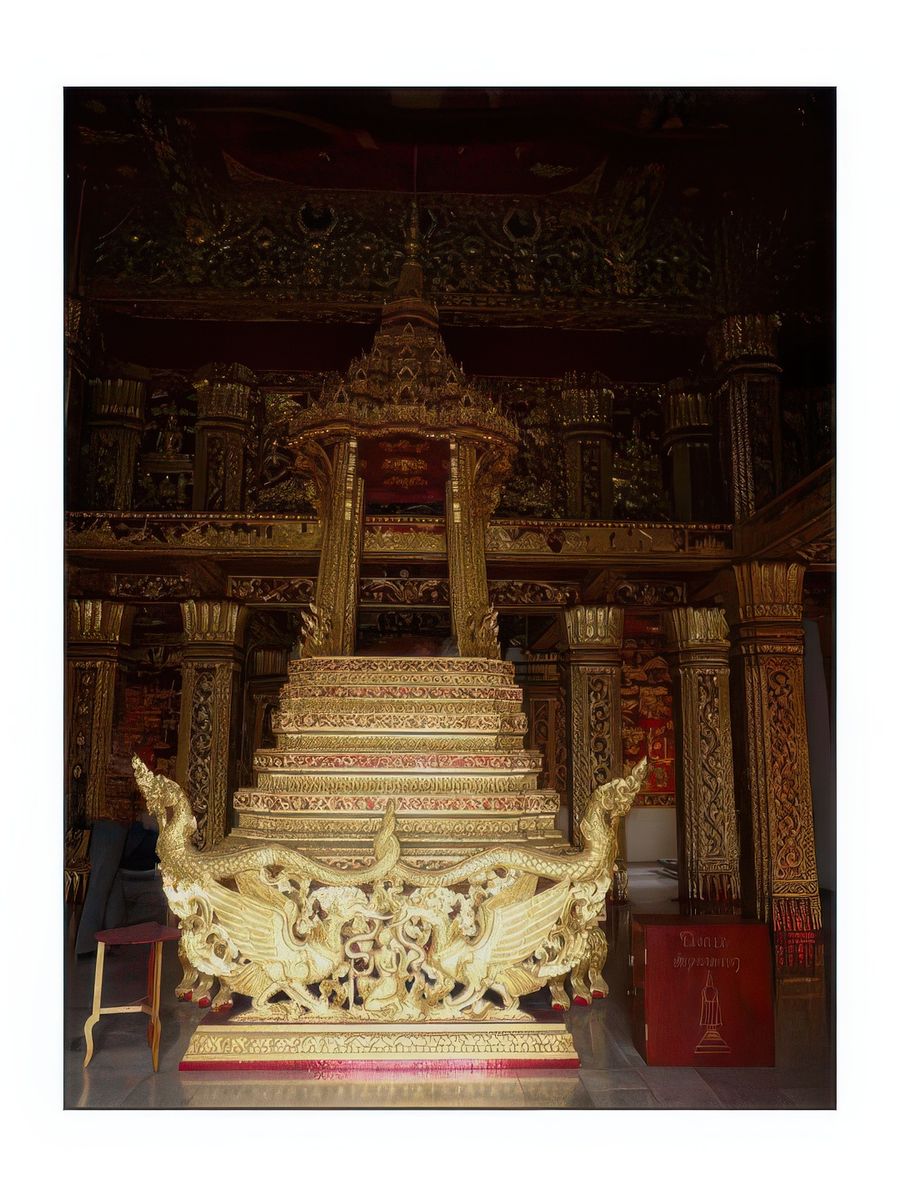 Estrade de l'ancien patriarche suprême de la communauté bouddhique lao.