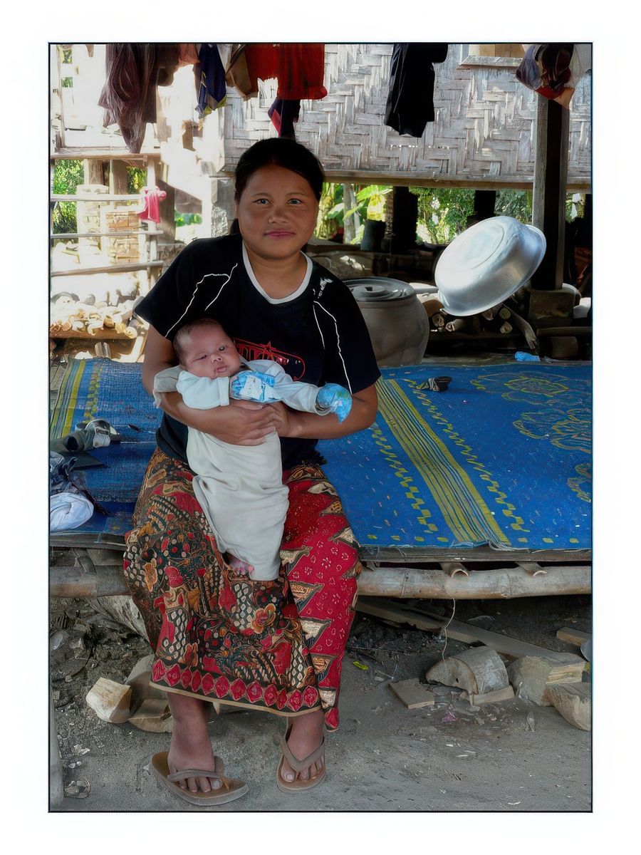 Jeune maman et son bébé.