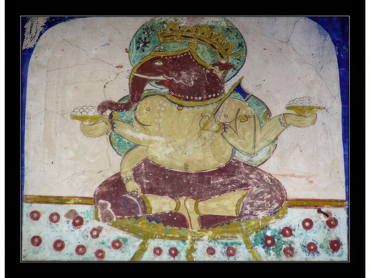 Fresques dans les galeries entourant les jardins: représentation de Ganesh.