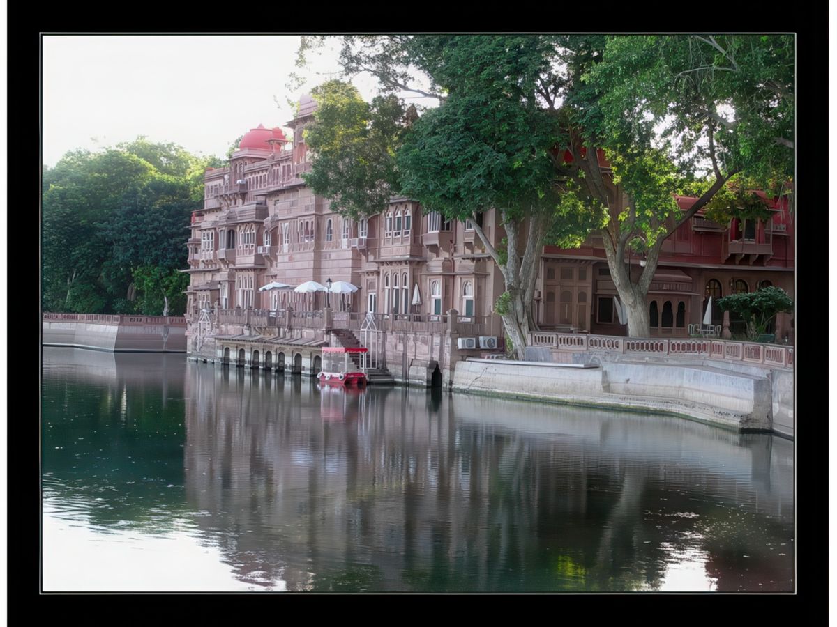 L'hôtel Gajner Palace et son petit lac.