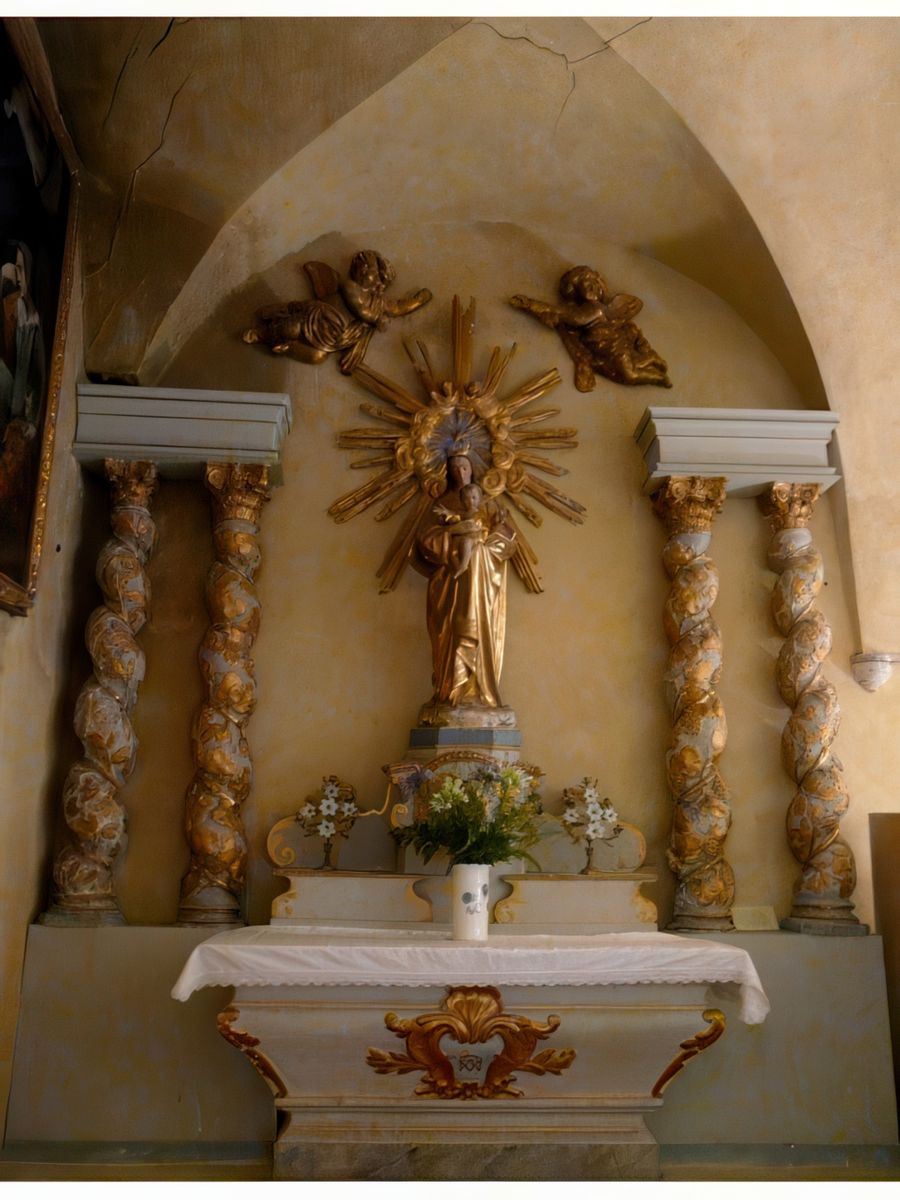 Ces colonnes du XVIIe siècle sont l'oeuvre de Lagarde, élève de Bernus de Mazan.