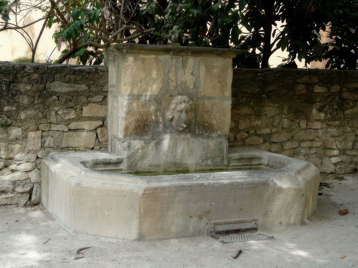 L'agréable clapotis de l'eau.