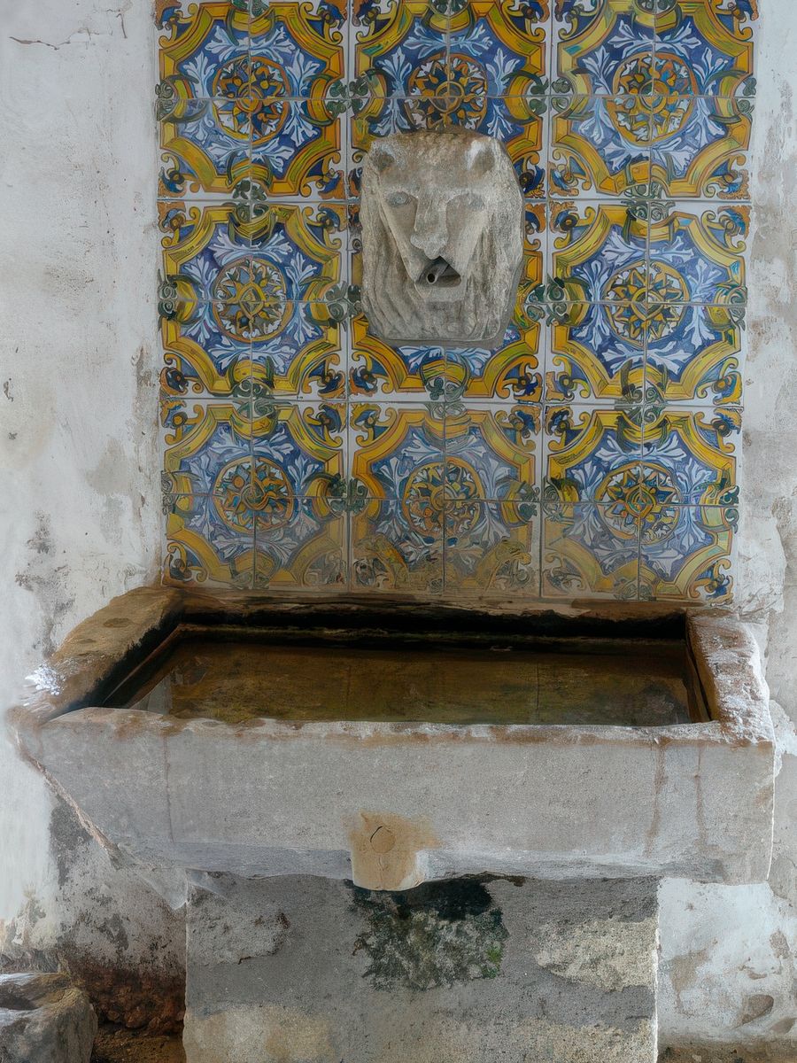 Fontaine faïencée.