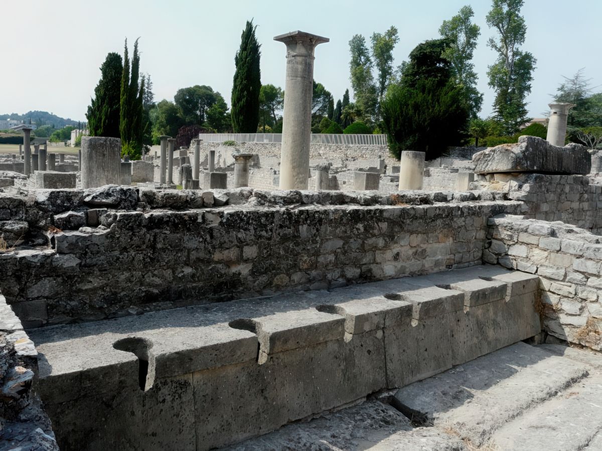 L'ensemble des thermes du centre possédait aussi des latrines.