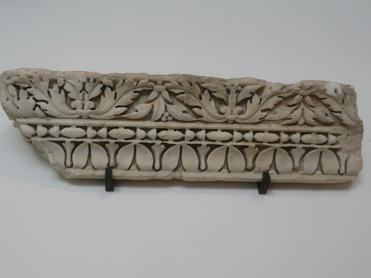 Musée archéologique Théo-Desplans. Fragment de décorations.