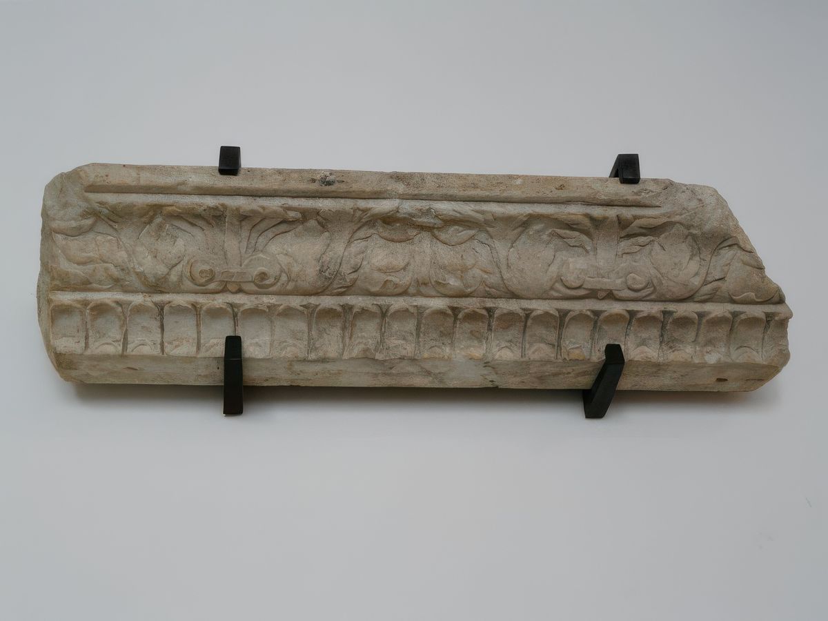 Musée archéologique Théo-Desplans. Fragment de décorations.