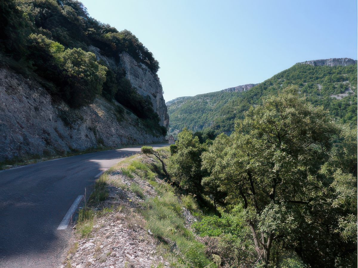 Sur la D942, porte d'accès au pays de Sault.