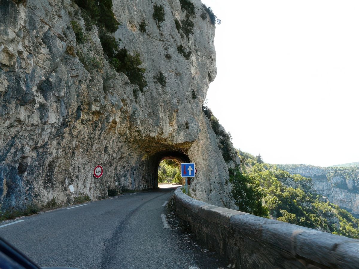 L'un des tunnels de la D942.