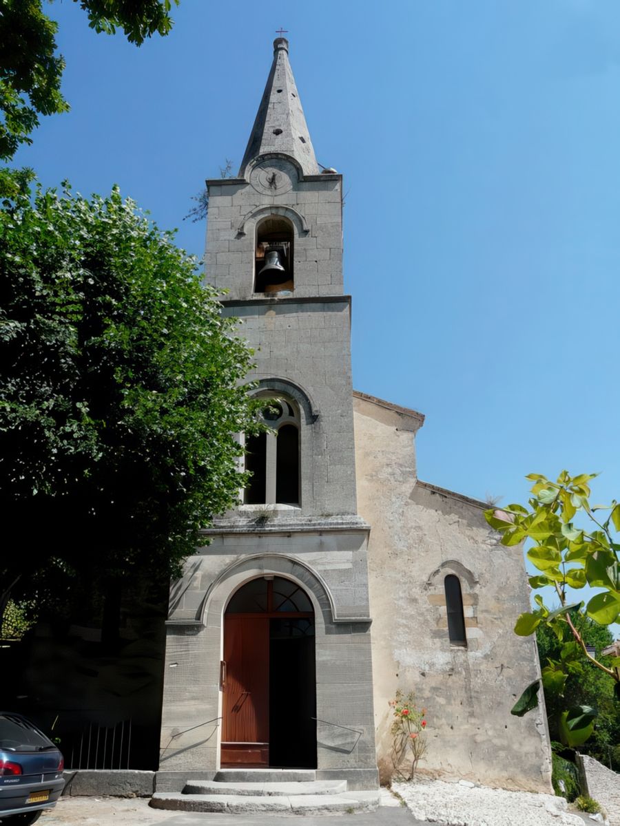 L'église Saint-Pierre d’origine romane réaménagée à plusieurs époques.