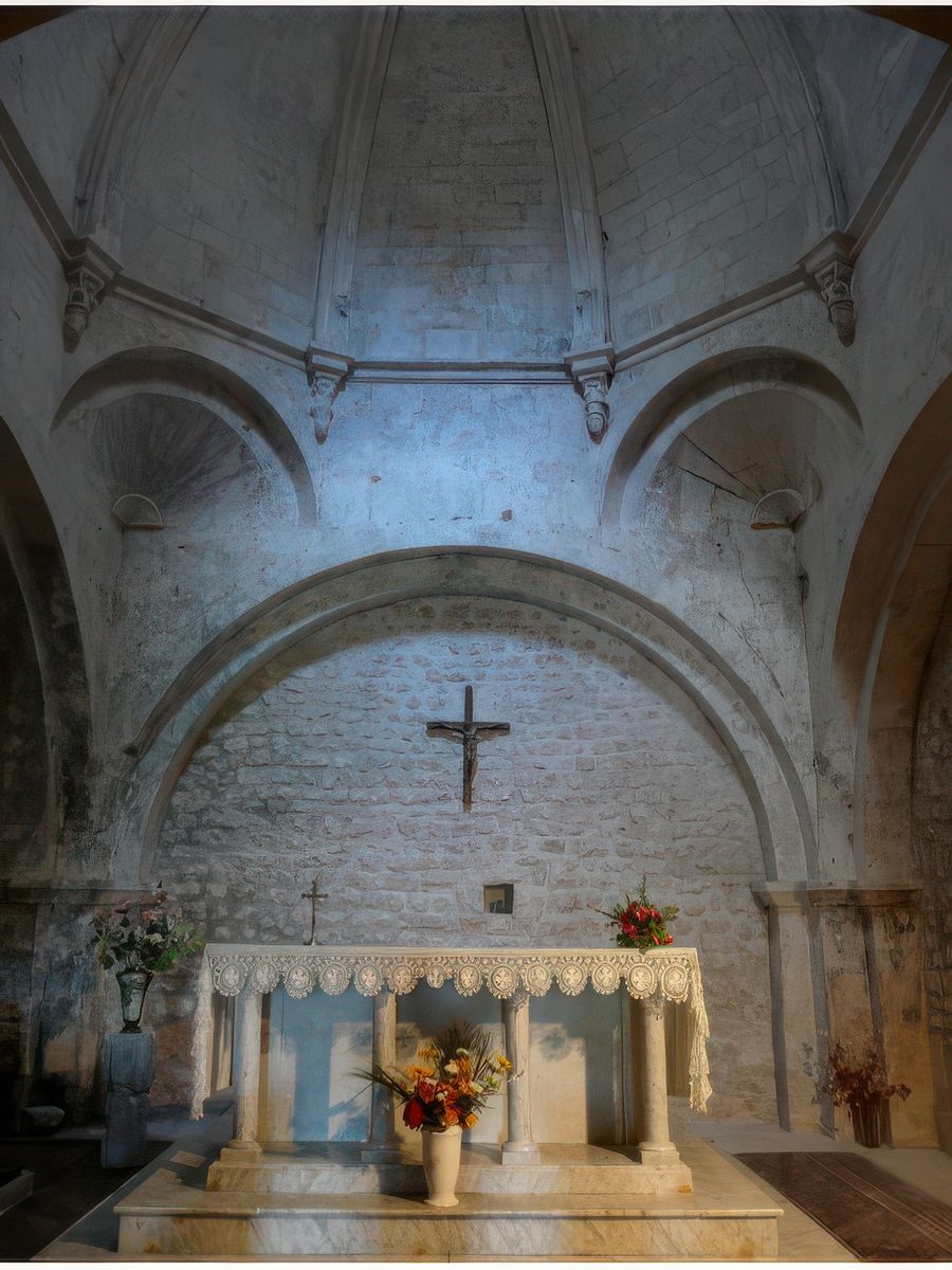 Autel de l'église Saint-Pierre.