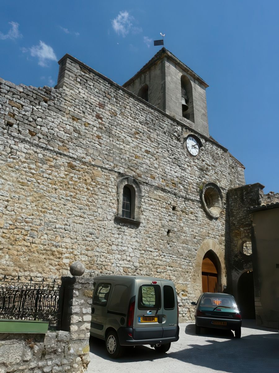 Façade de l'église sainte Aurèle du XIIe siècle.