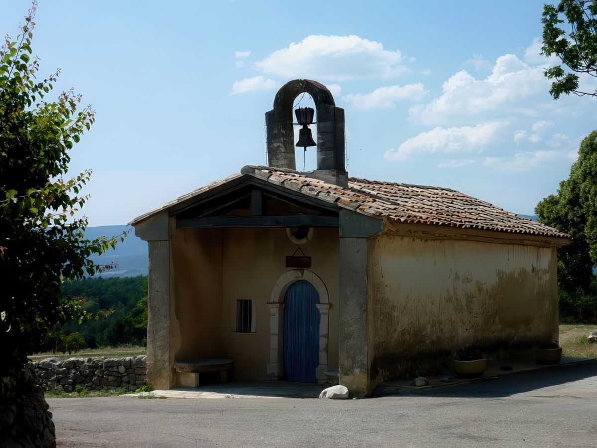 Des épidémies de peste suivirent les guerres de religion. Pour s'en protéger, près de l'église, la chapelle Saint Roch fut édifiée entre 1629 et 1630.