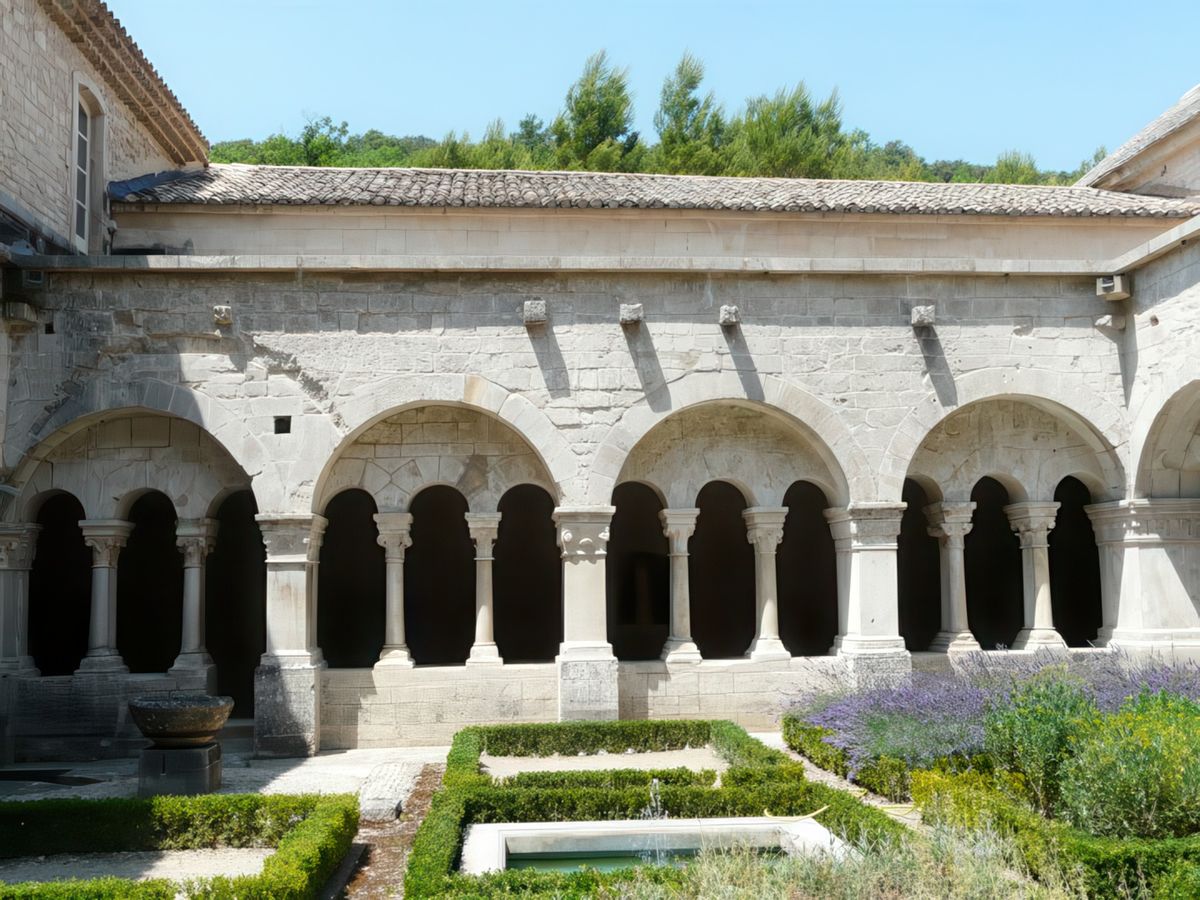 Une dernière vue sur le jardin du cloître.