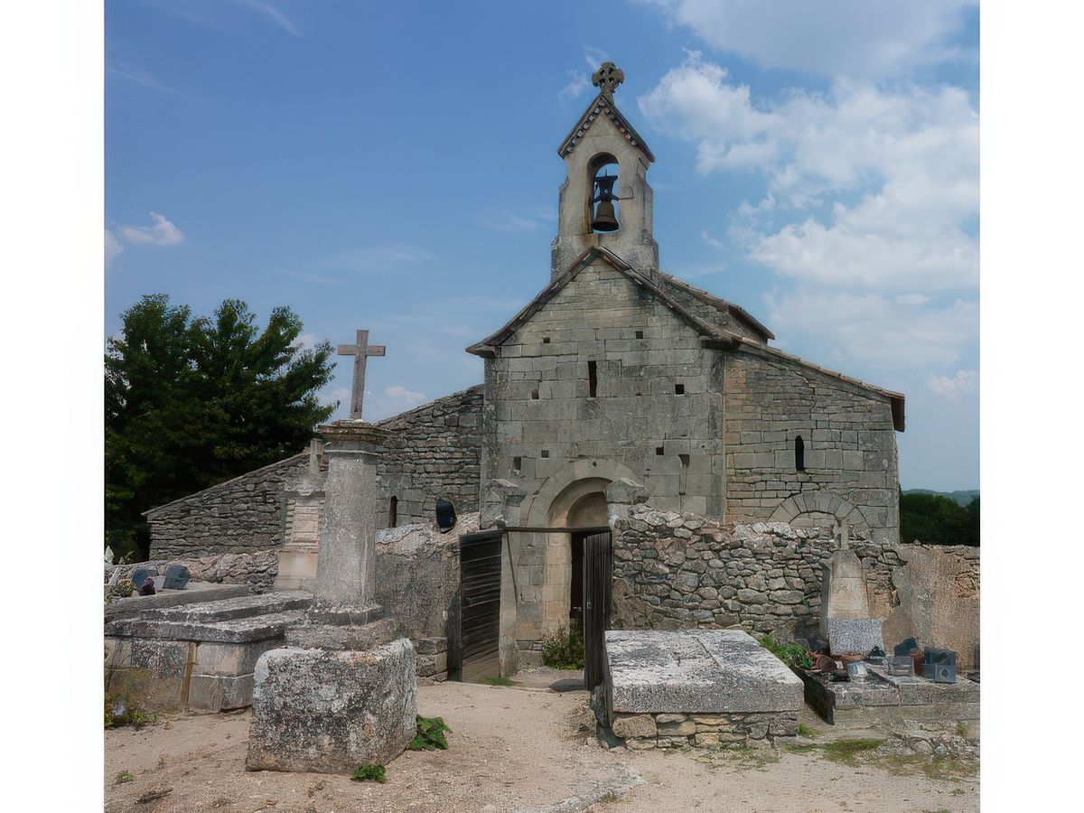 L'église vue depuis le petit cimetière.