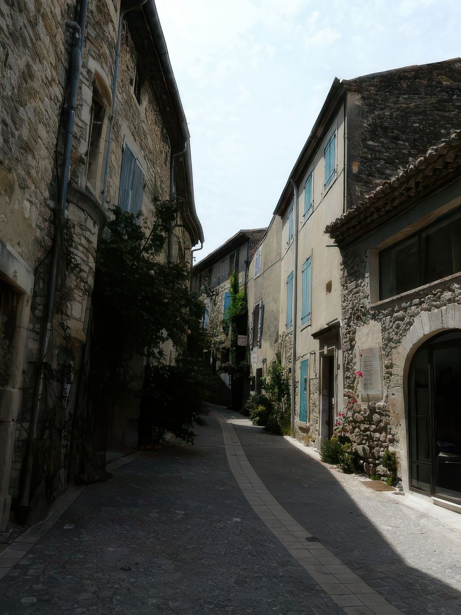 Il fait bon flâner dans les ruelles moyenâgeuses de Grignan.