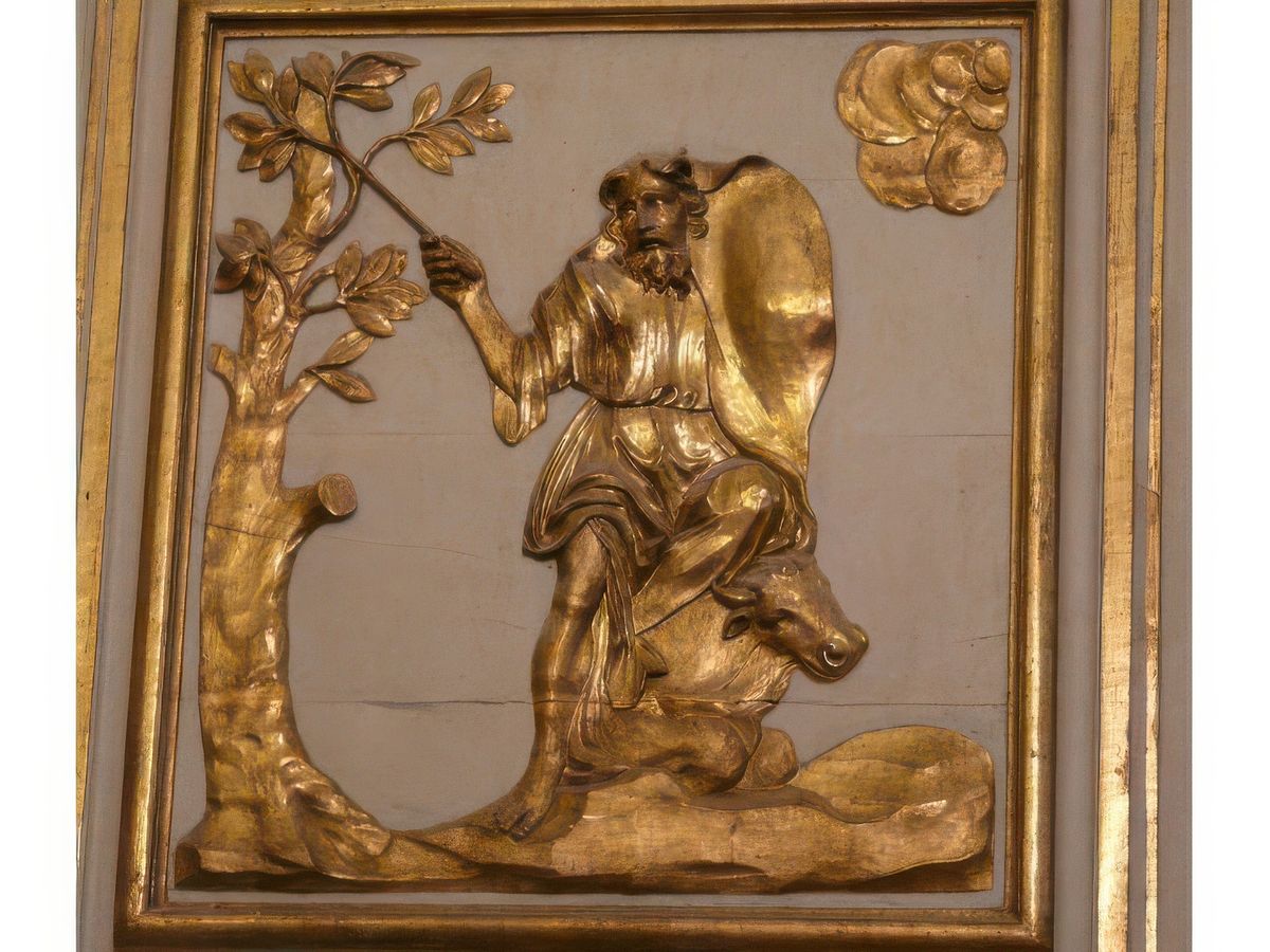 Détail d'un panneau sur bois doré.