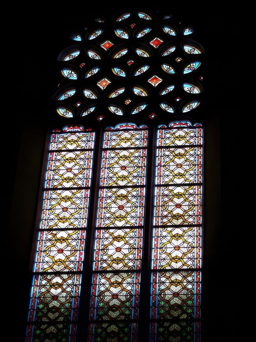 Vitrail de la collégiale Saint sauveur.