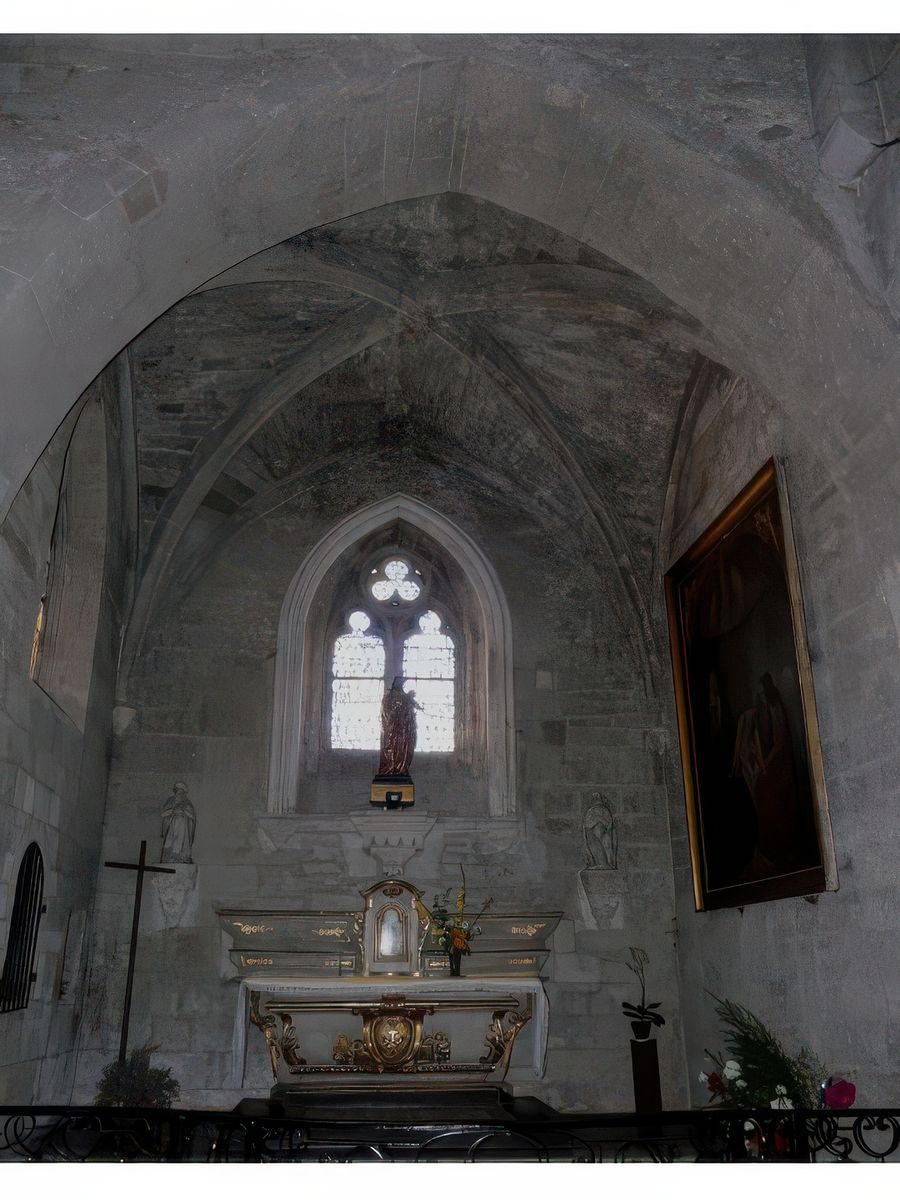 Cette chapelle latérale richement décorée témoigne de l'importance de la ville de Valréas depuis le moyen-âge.