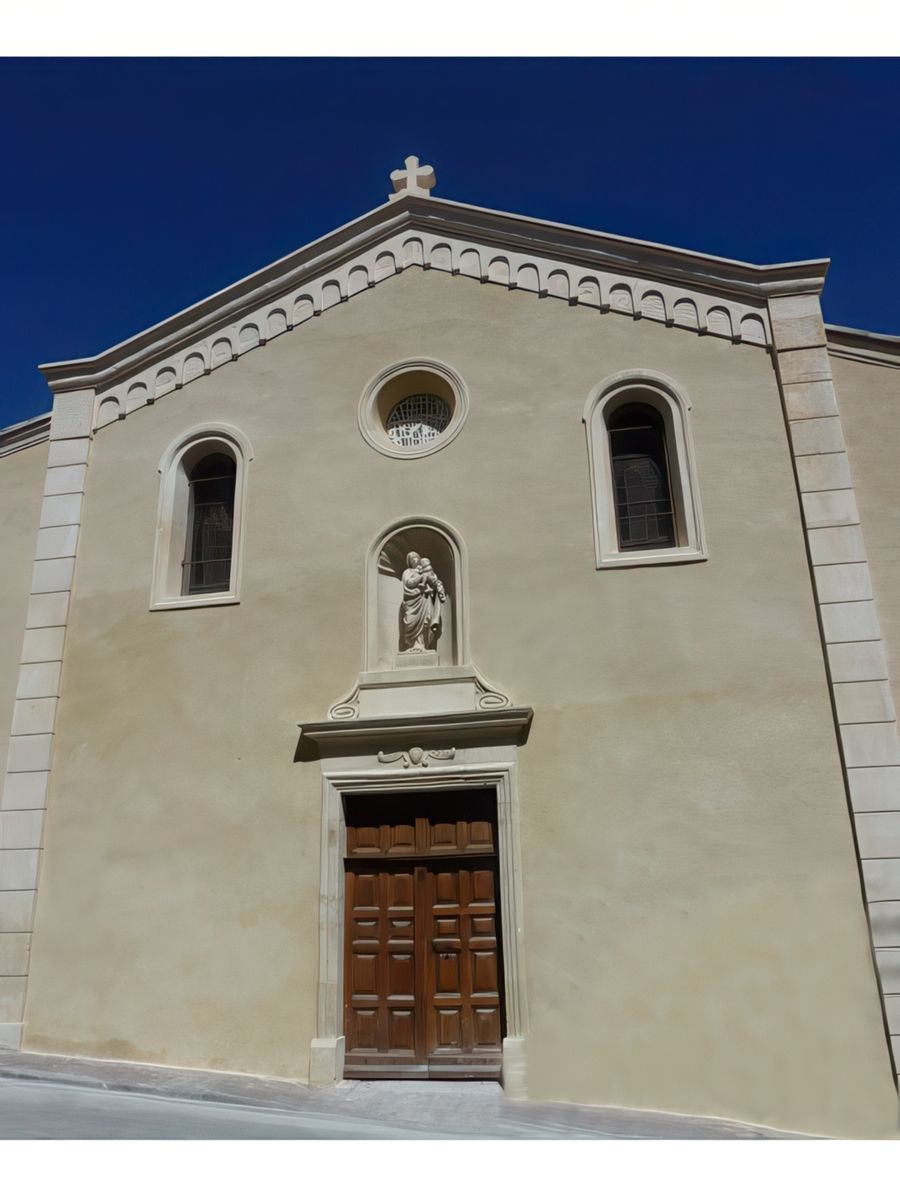 Le temple protestan. En 1791, les non-catholiques de Valréas, en devenant français comme tous les Comtadins, bénéficient de la liberté de conscience et de culte accordée en France par la Déclaration des Droits de l’Homme et du Citoyen depuis 1789, en son article 10. Au XIXe siècle, à Valréas, le culte protestant s’exerce soit chez un particulier, soit dans une salle louée, puis au fur et à mesure de leur construction, dans les temples des environs. En 1913, la municipalité autorise la construction d’un temple place de la Recluse. Ce temple est inauguré le 1er décembre 1927.