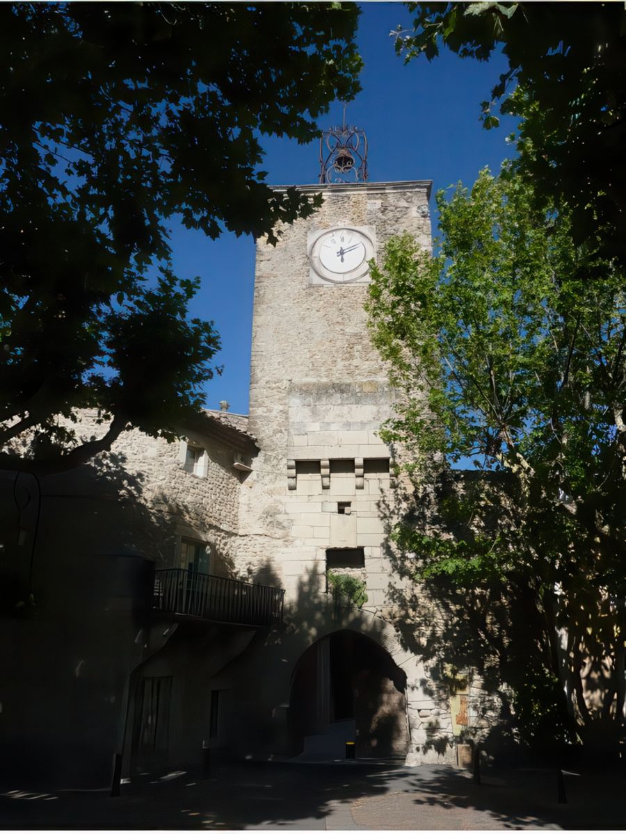 Au XIIe siècle, des chevaliers francs fondèrent l’Ordre du Temple pour combattre à la gloire de Dieu dans toute la Chrétienté. Ils fondèrent une Commanderie à Richerenches, qui témoigne aujourd’hui de ce passé prestigieux.