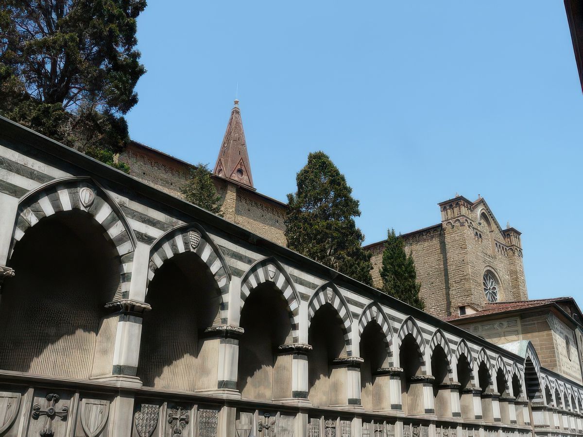 Mur extérieur du cloître de Santa Maria Novella. Le complexe de Santa Maria Novella se compose de l'église, de trois cloîtres monumentaux et des dépendances du couvent dominicain.