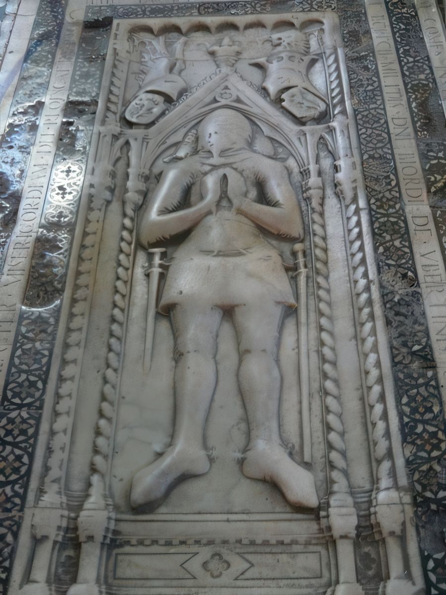 Pieuse sépulture à même le sol de la nef, pour racheter des péchés d'opulence.