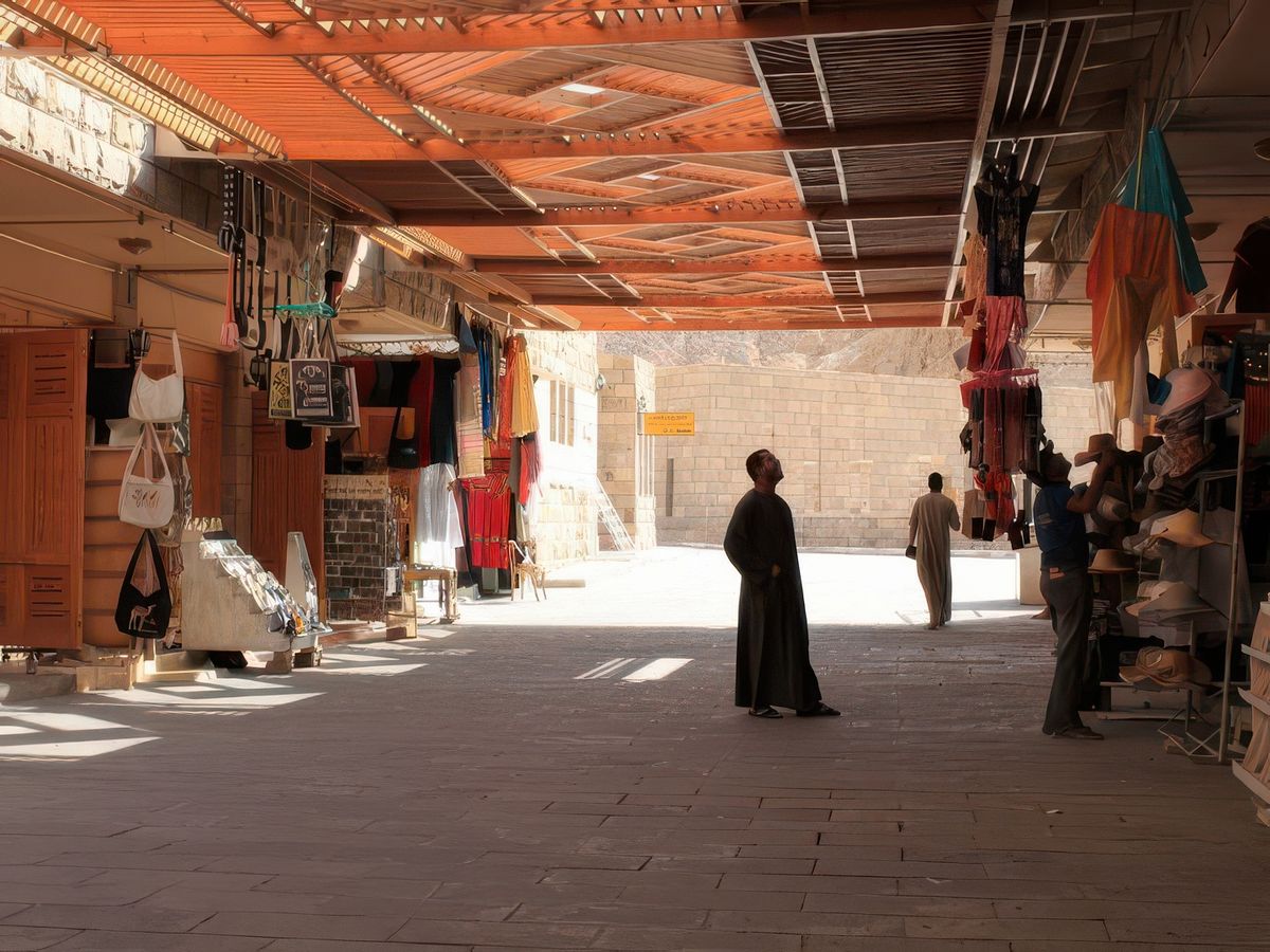 Allée comercante de la valee des rois