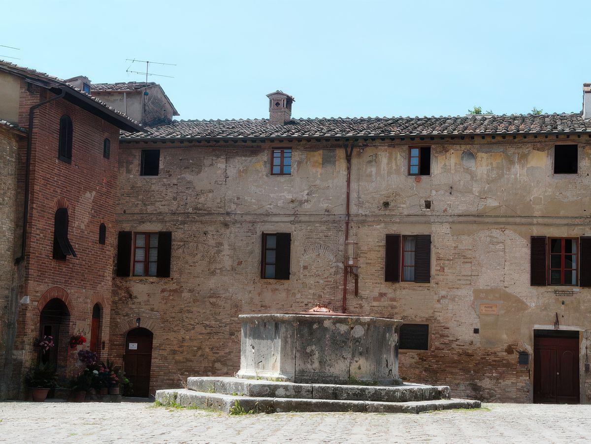 Puits sur la piazza di Sant'Agostino.