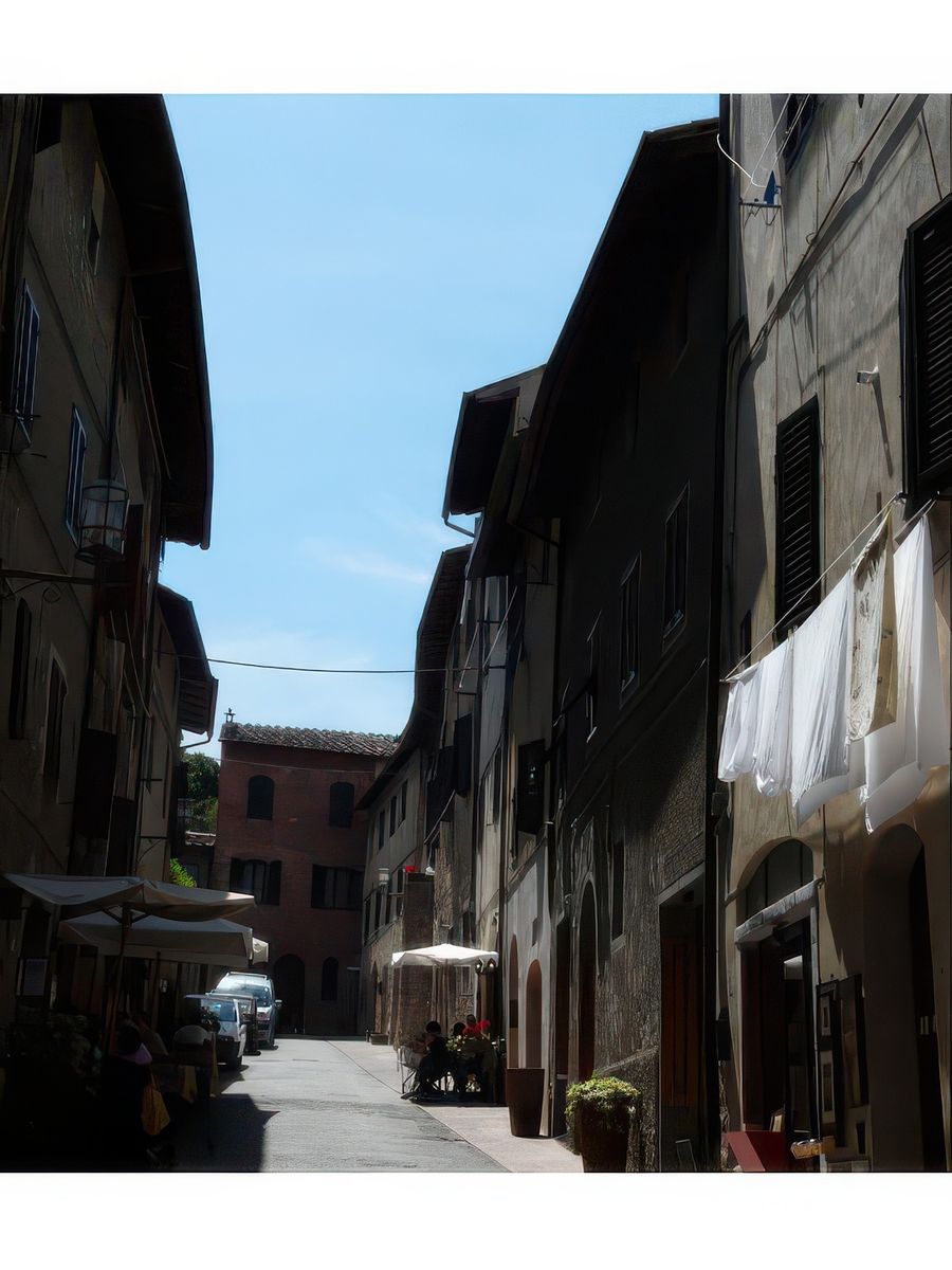 Reprenons les ruelles médiévales.