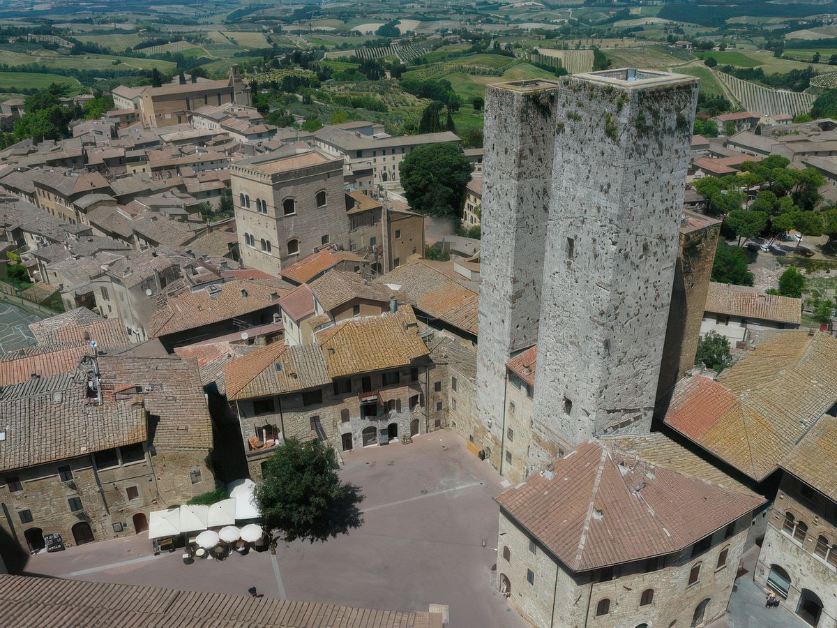 Vue sur les tours jumelles des Salvucci, depuis la tour Grossa (54m).