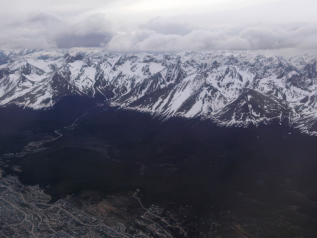 Survol sur Ushuaïa et sur la cordillère patagonienne.
