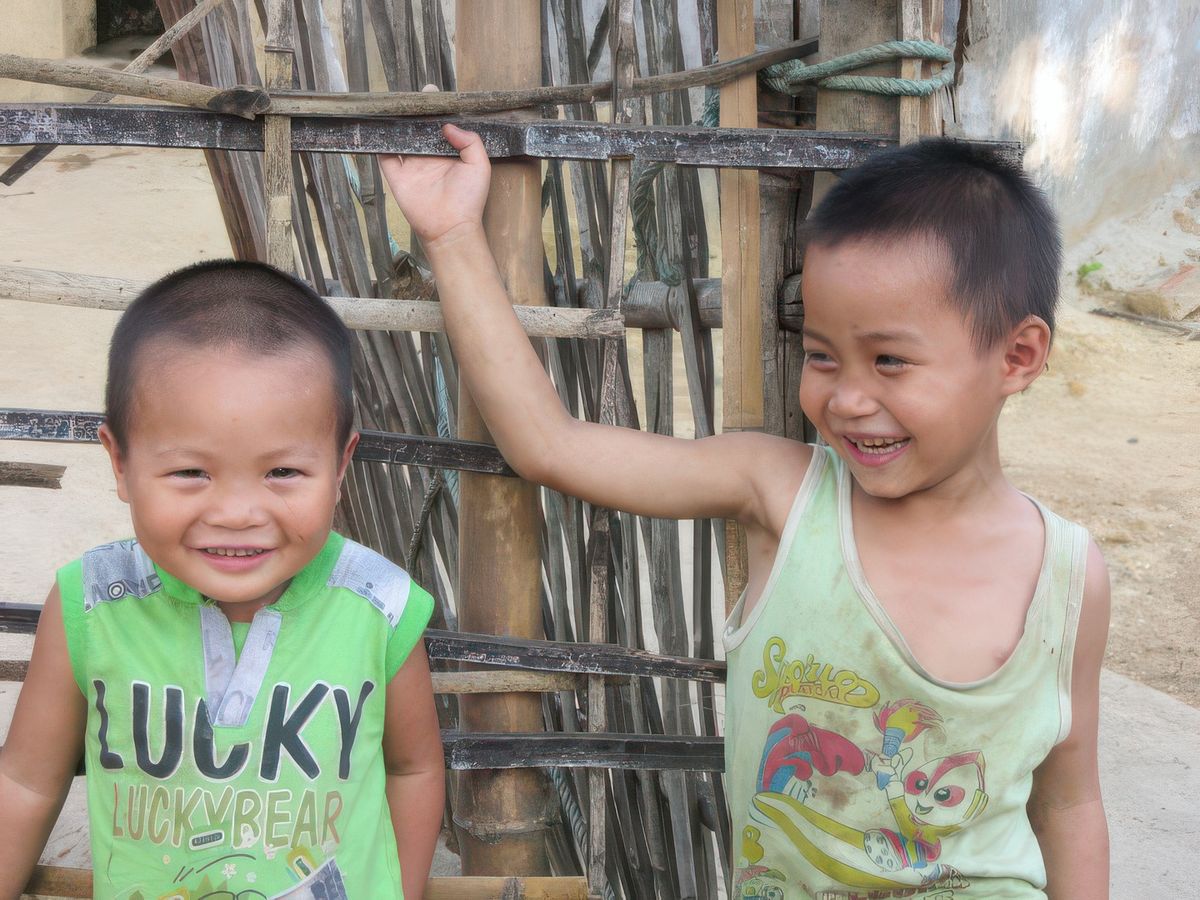 Les enfants ont toujours l'air heureux.