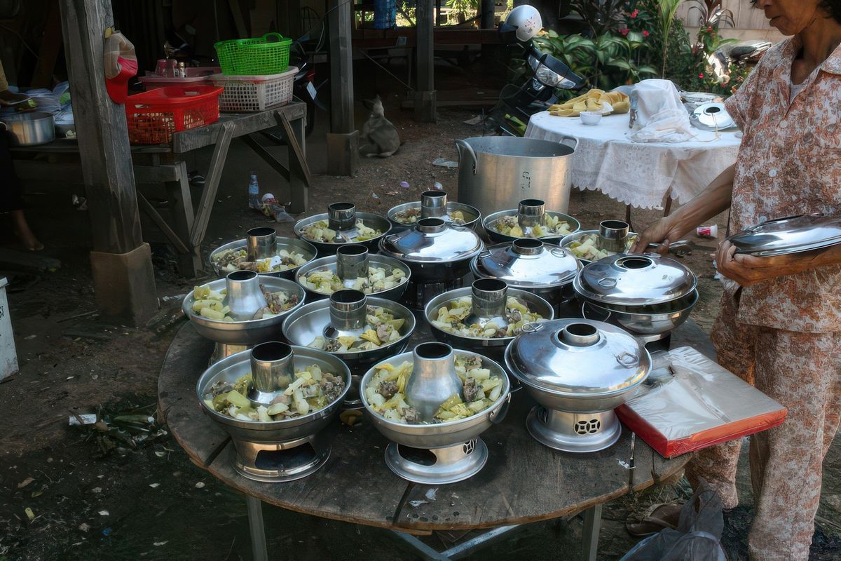 UN PLAT POUR CHAQUE TABLE