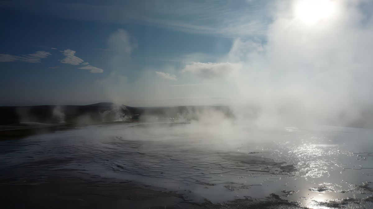 Hveravellir! Ce site situé au centre du pays, est reconnu pour ses sources d'eau chaude et de vapeur.