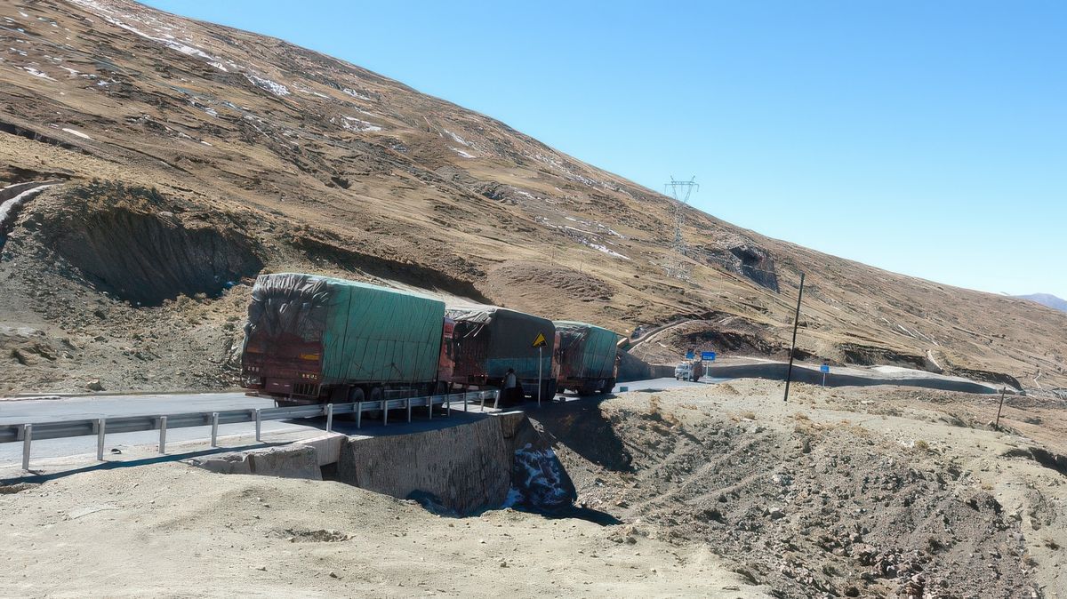 Un camion en panne dans la descente!