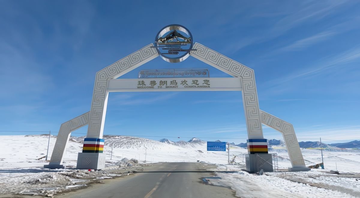 Nous voici au col de Gyalstok-La (ou Lhakpa) à 5248m d'altitude avec une première vue sur quelques sommets.