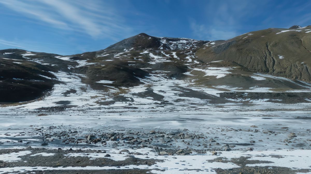 Le paysage devient plus austère.