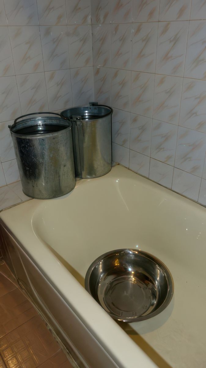 Pas d'eau courante non plus, les canalisations ont gelé, du coup la toilette à l'eau froide va être sommaire.